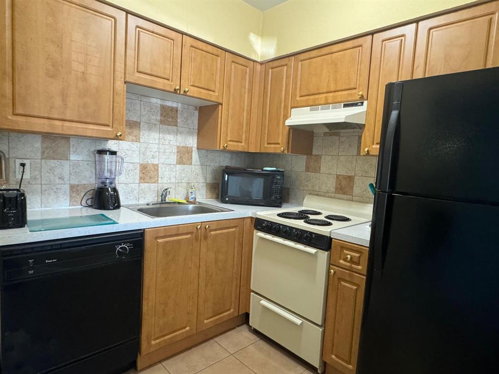 WILTON VILLAGE CONDO - Residential Lease