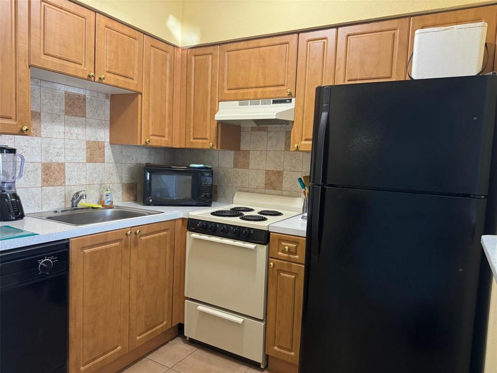 WILTON VILLAGE CONDO - Residential Lease