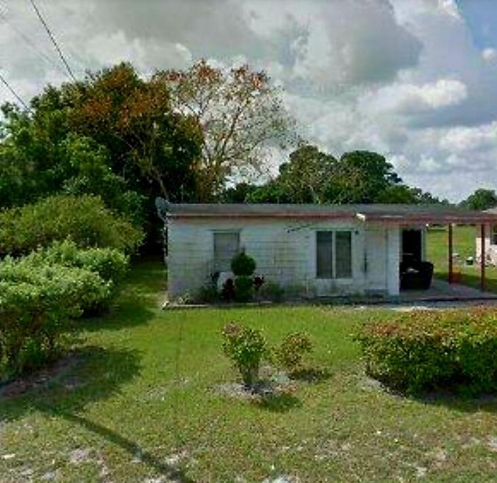 Photo of 3001 Carver Street St, Fort Pierce, FL 34947 (MLS # R10815273)