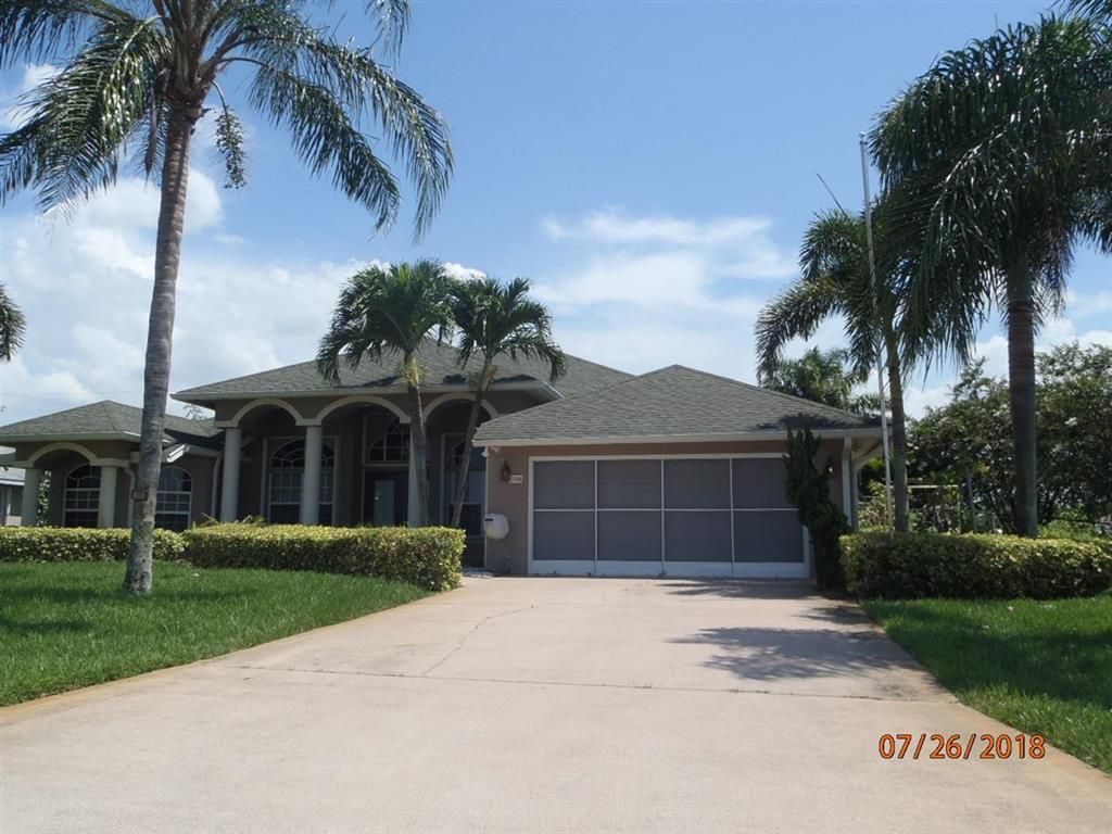 Photo of 598 SW Baoy Avenue, Port Saint Lucie, FL 34953 (MLS # R10698683)