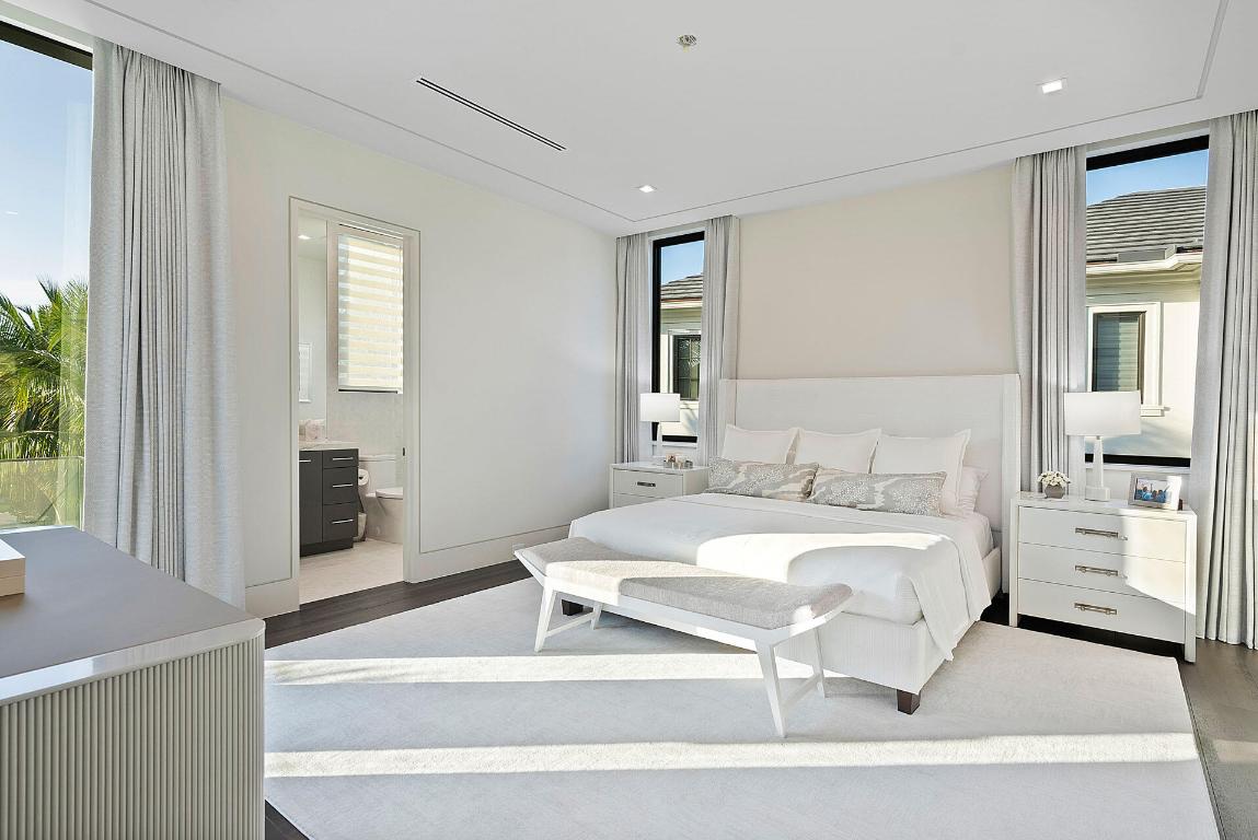 ROYAL PALM YACHT & COUNTRY CLUB - Residential