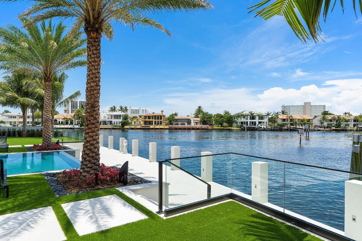 ROYAL PALM YACHT & COUNTRY CLUB - Residential