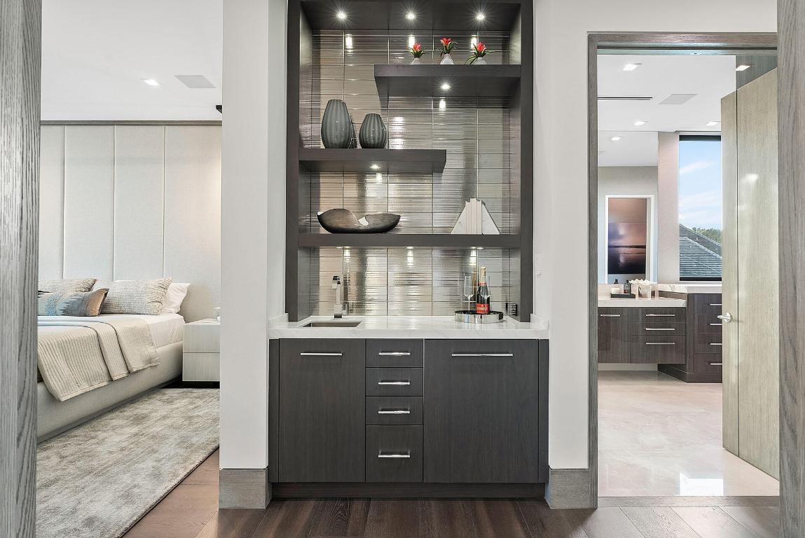 ROYAL PALM YACHT & COUNTRY CLUB - Residential