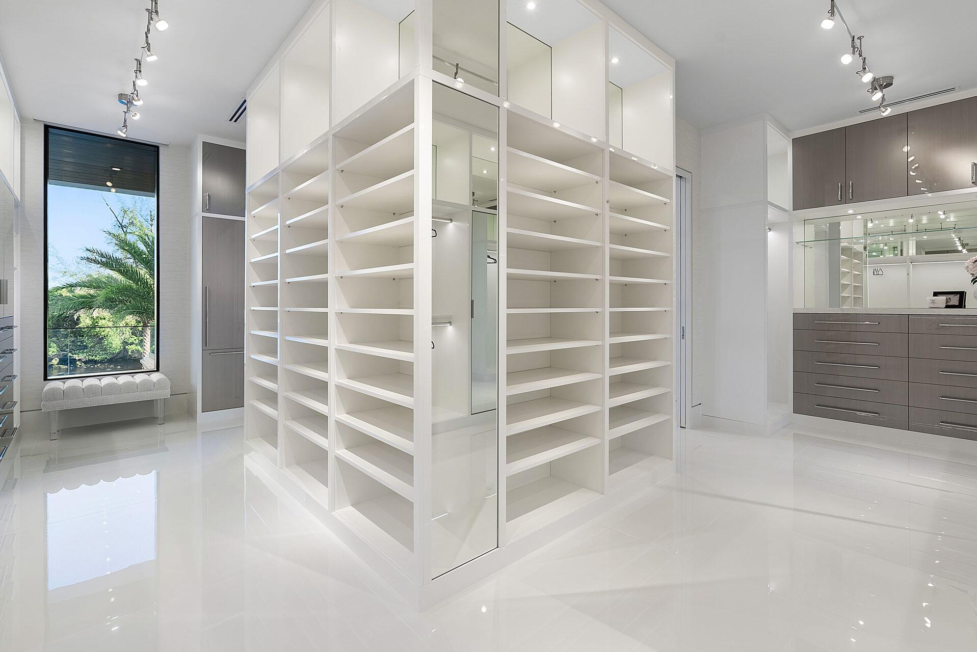 ROYAL PALM YACHT & COUNTR - Residential