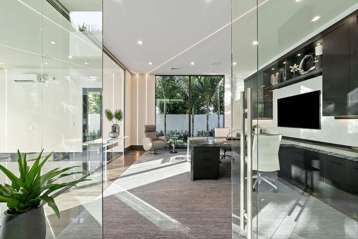 ROYAL PALM YACHT & COUNTRY CLUB - Residential