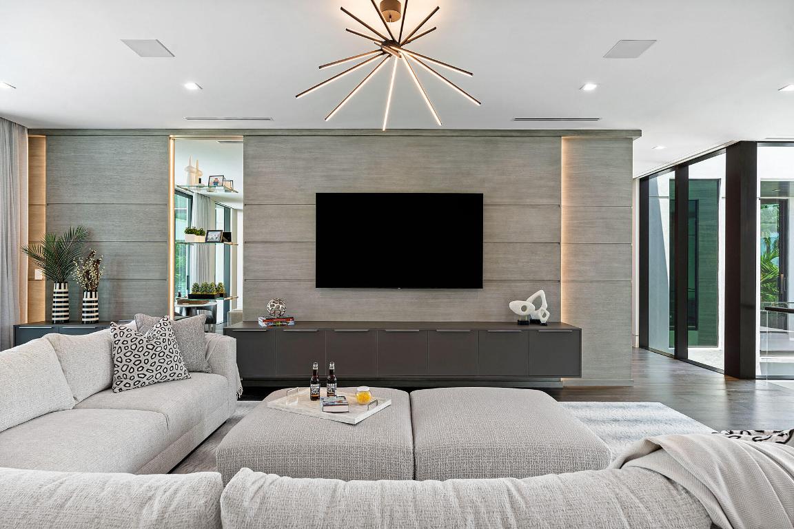 ROYAL PALM YACHT & COUNTRY CLUB - Residential