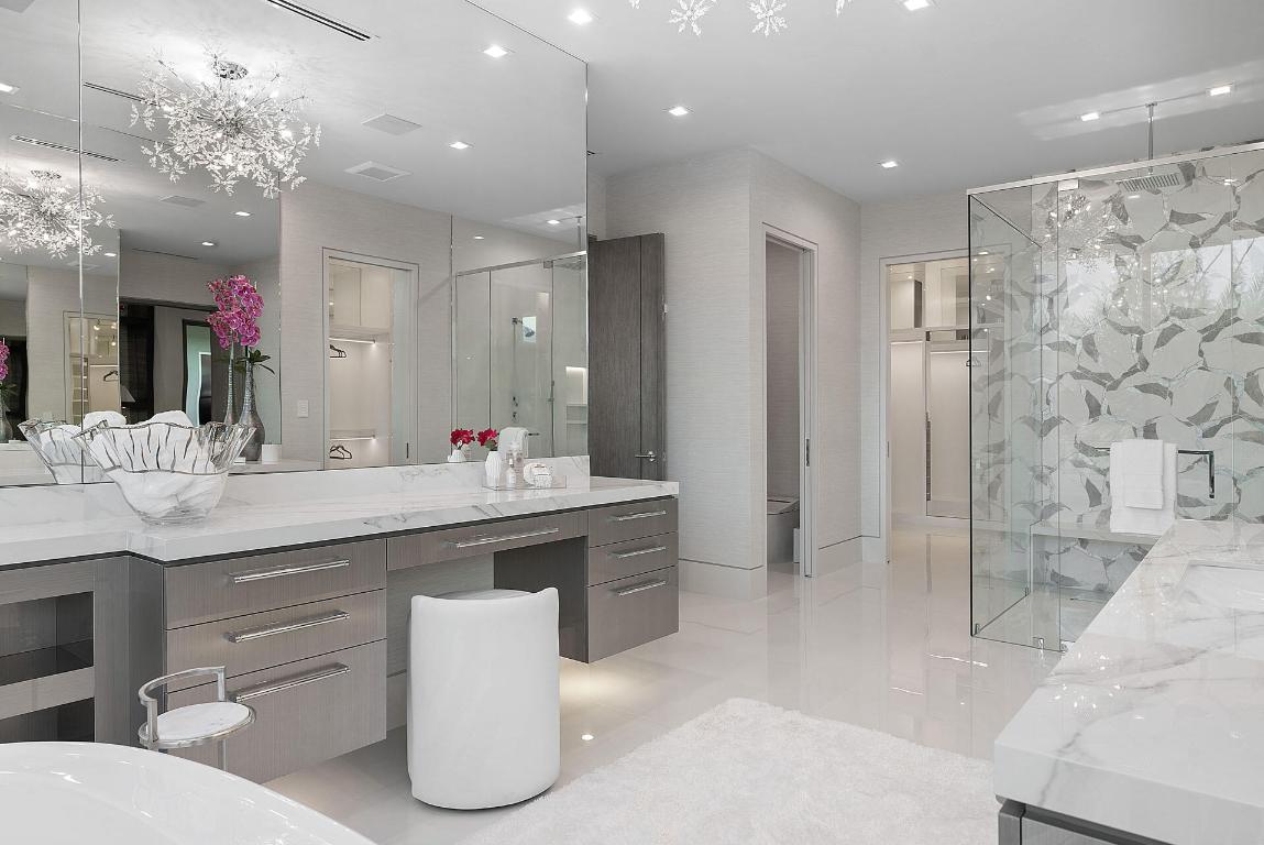 ROYAL PALM YACHT & COUNTRY CLUB - Residential