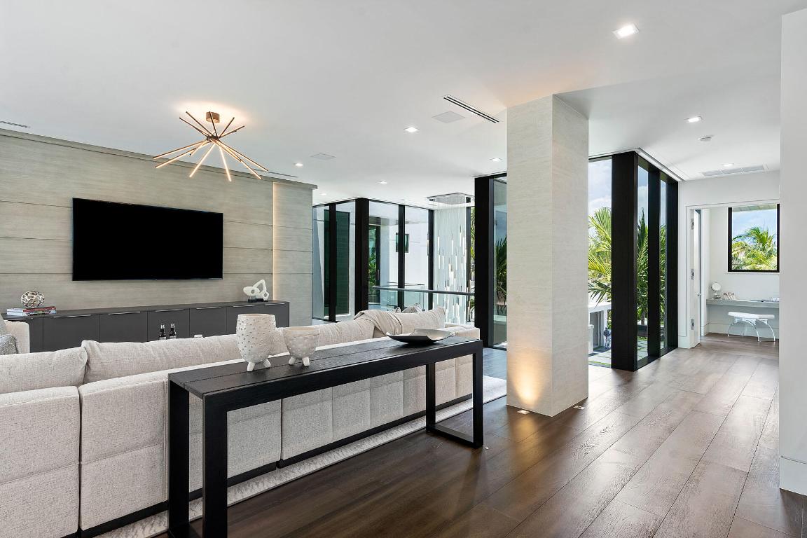 ROYAL PALM YACHT & COUNTRY CLUB - Residential