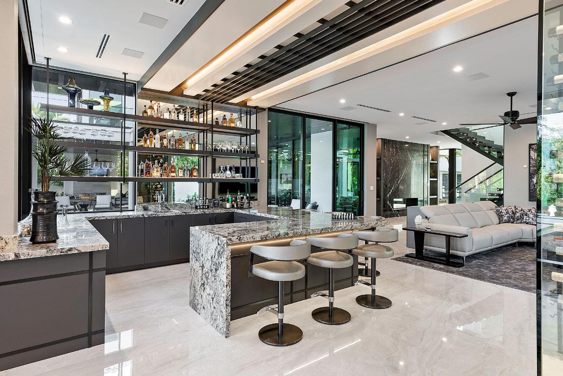 ROYAL PALM YACHT & COUNTRY CLUB - Residential