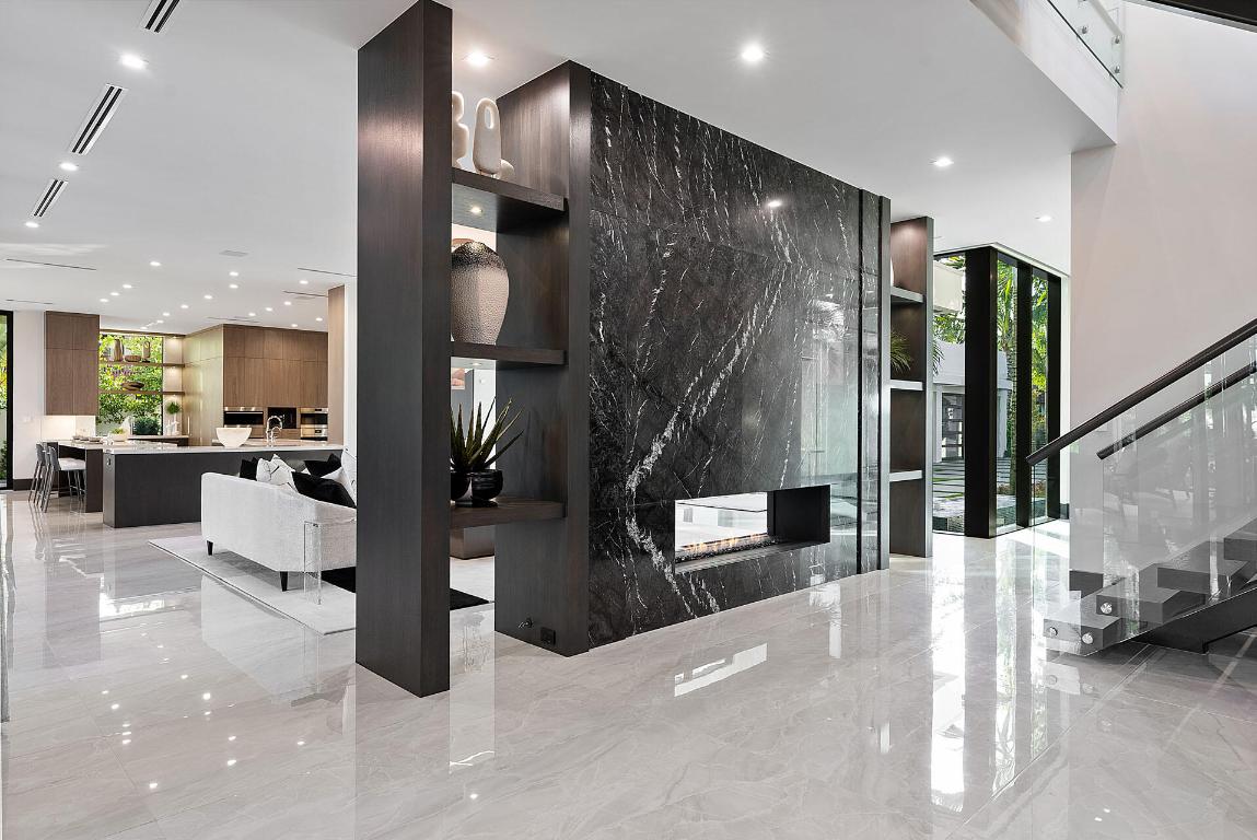 ROYAL PALM YACHT & COUNTRY CLUB - Residential