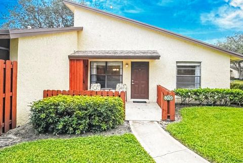Photo of 8020 SE Villa Cir, Hobe Sound, FL 33455 (MLS # R11134559)