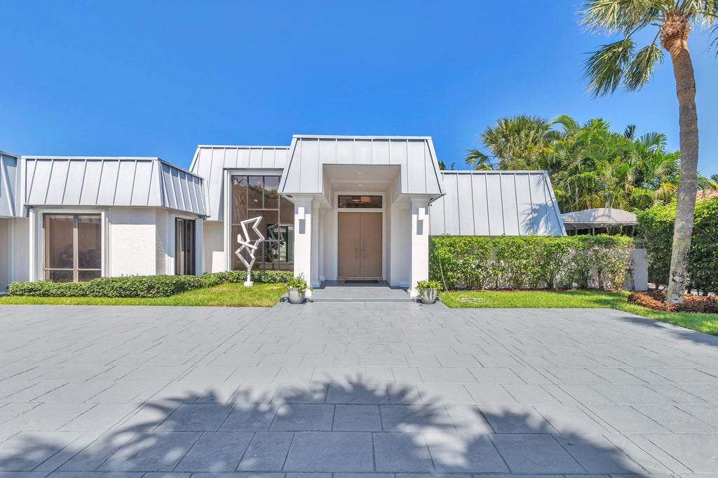 Photo of 2400 Spanish River Road, Boca Raton, FL 33432 (MLS # R11056511)