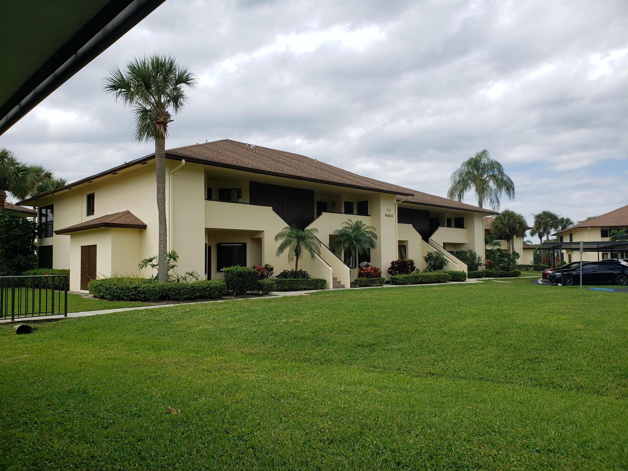 6303 SE Williamsburg Drive 201, Hobe Sound, FL, 33455/$295,000 1 6303 SE Williamsburg Drive 201
