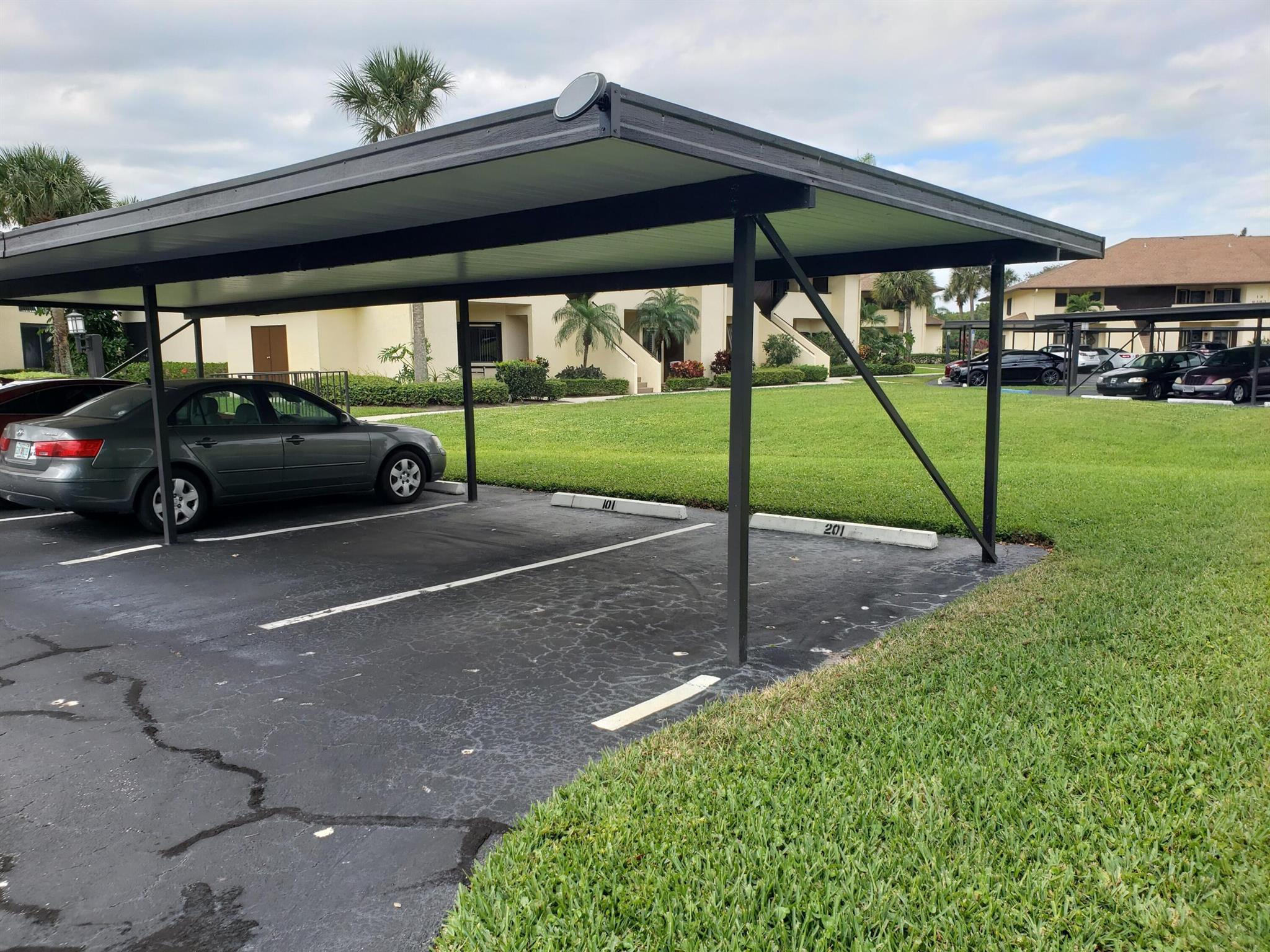6303 SE Williamsburg Drive 201, Hobe Sound, FL, 33455/$295,000 2 6303 SE Williamsburg Drive 201