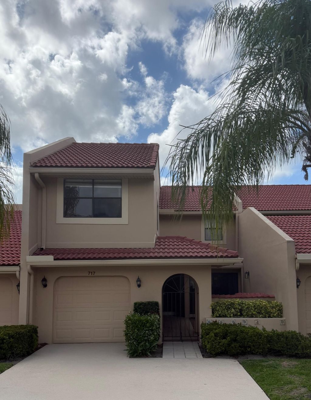 Photo of 717 Windermere Way, Palm Beach Gardens, FL 33418 (MLS # B26010425)