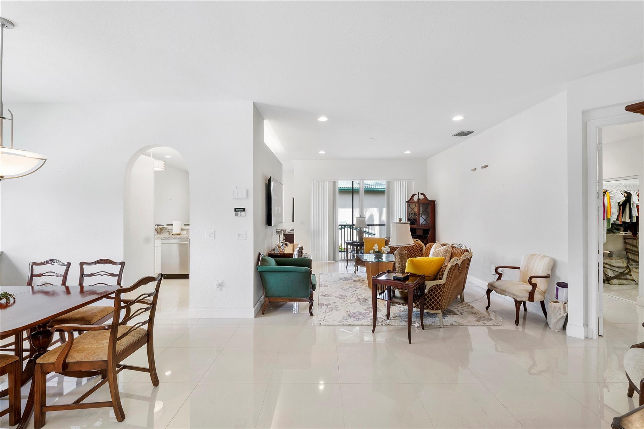 EXETER CONDOMINIUM - Residential