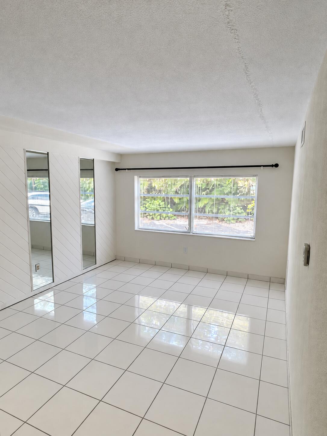 382 E ROYAL PALM Road 0050