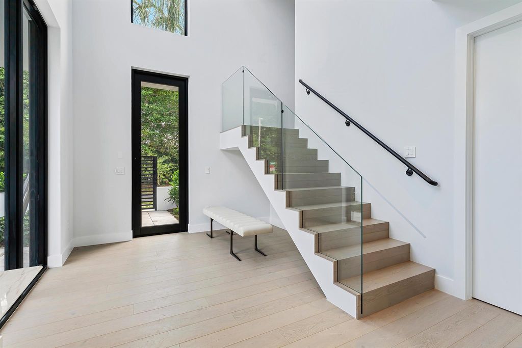 Photo of 930 Palm Trail, Delray Beach, FL 33483 (MLS # R10943625)