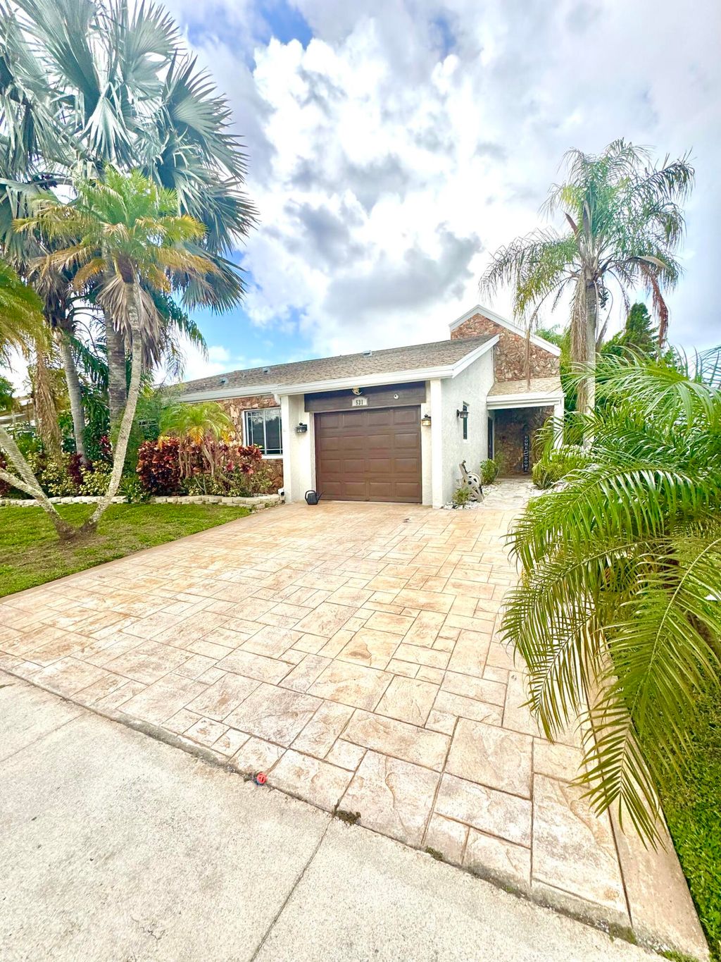 Photo of 531 SW 167th Terrace, Weston, FL 33326 (MLS # F10556188)