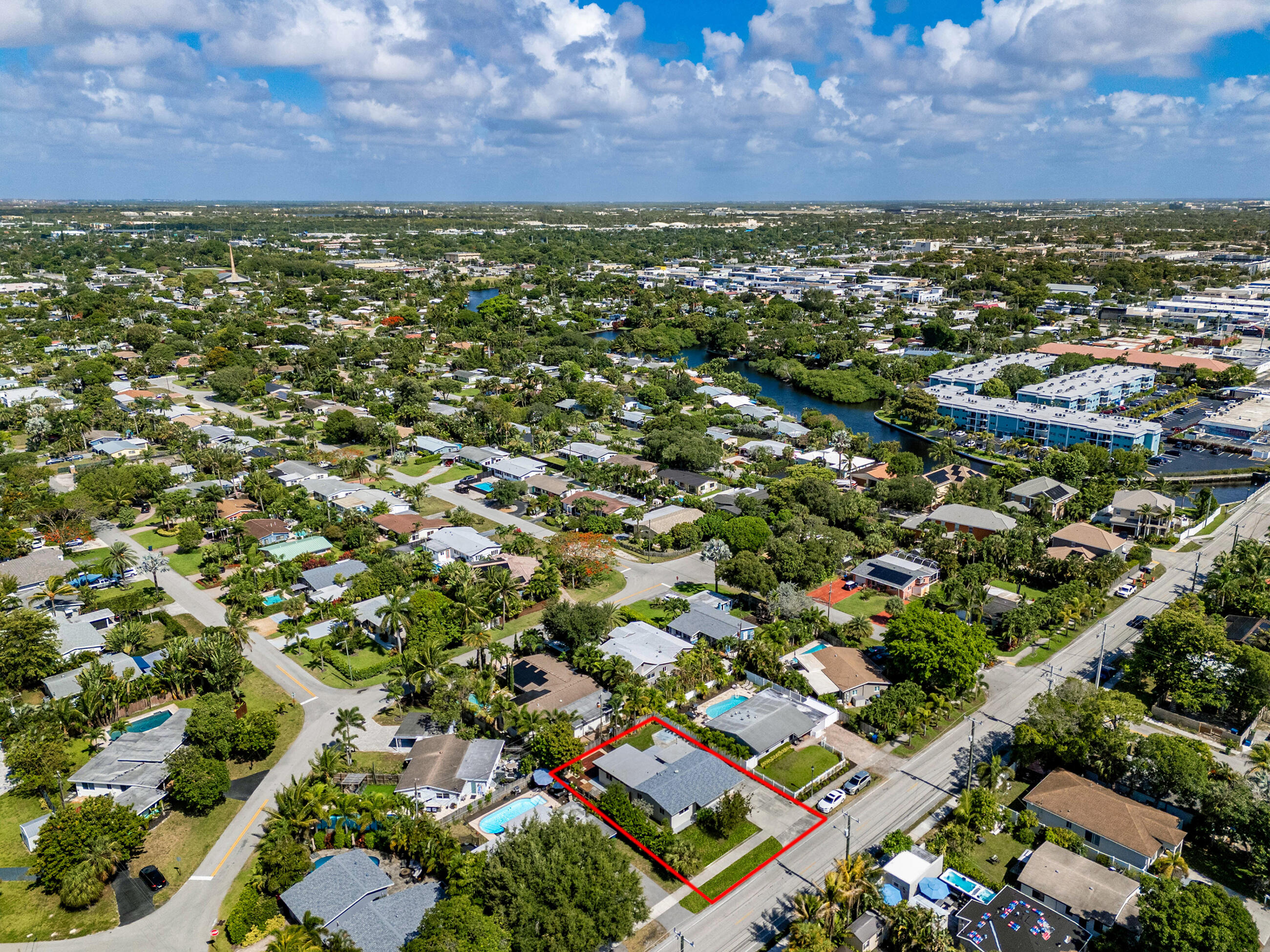 TROPICAL MANORS - Residential