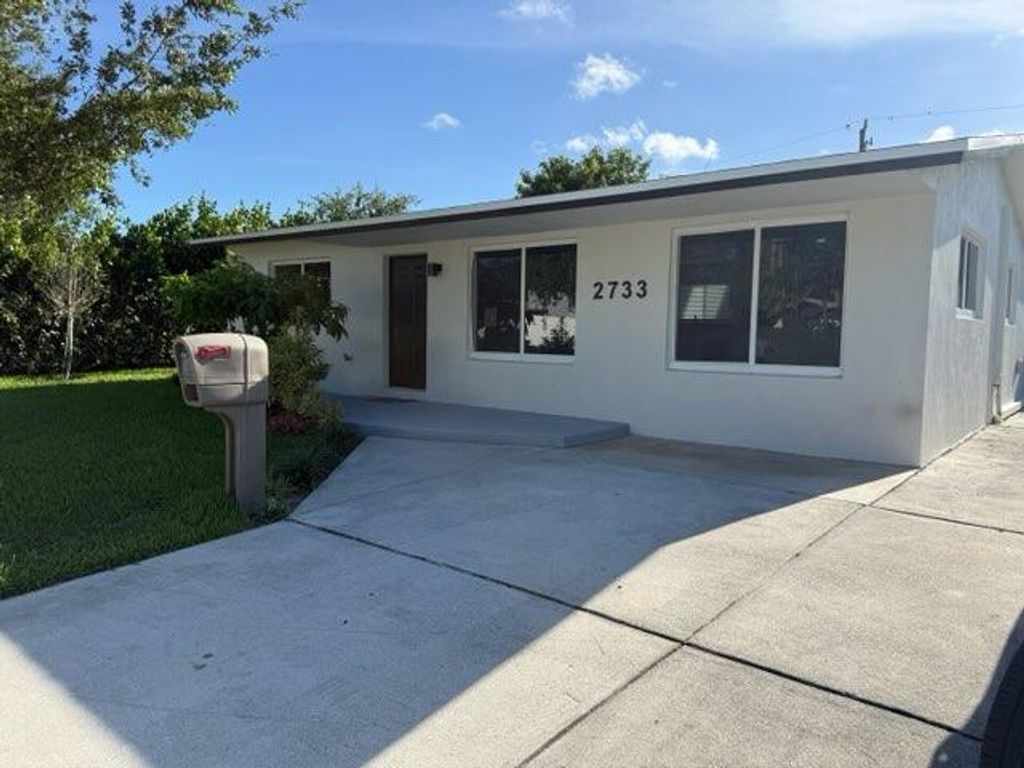 Photo of 2733 NE 6th Avenue, Wilton Manors, FL 33334 (MLS # B26032086)
