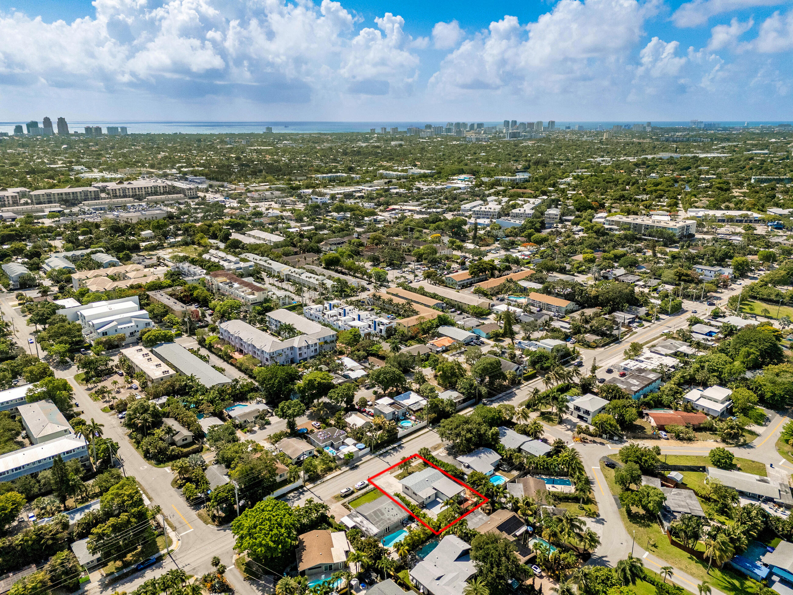 TROPICAL MANORS - Residential