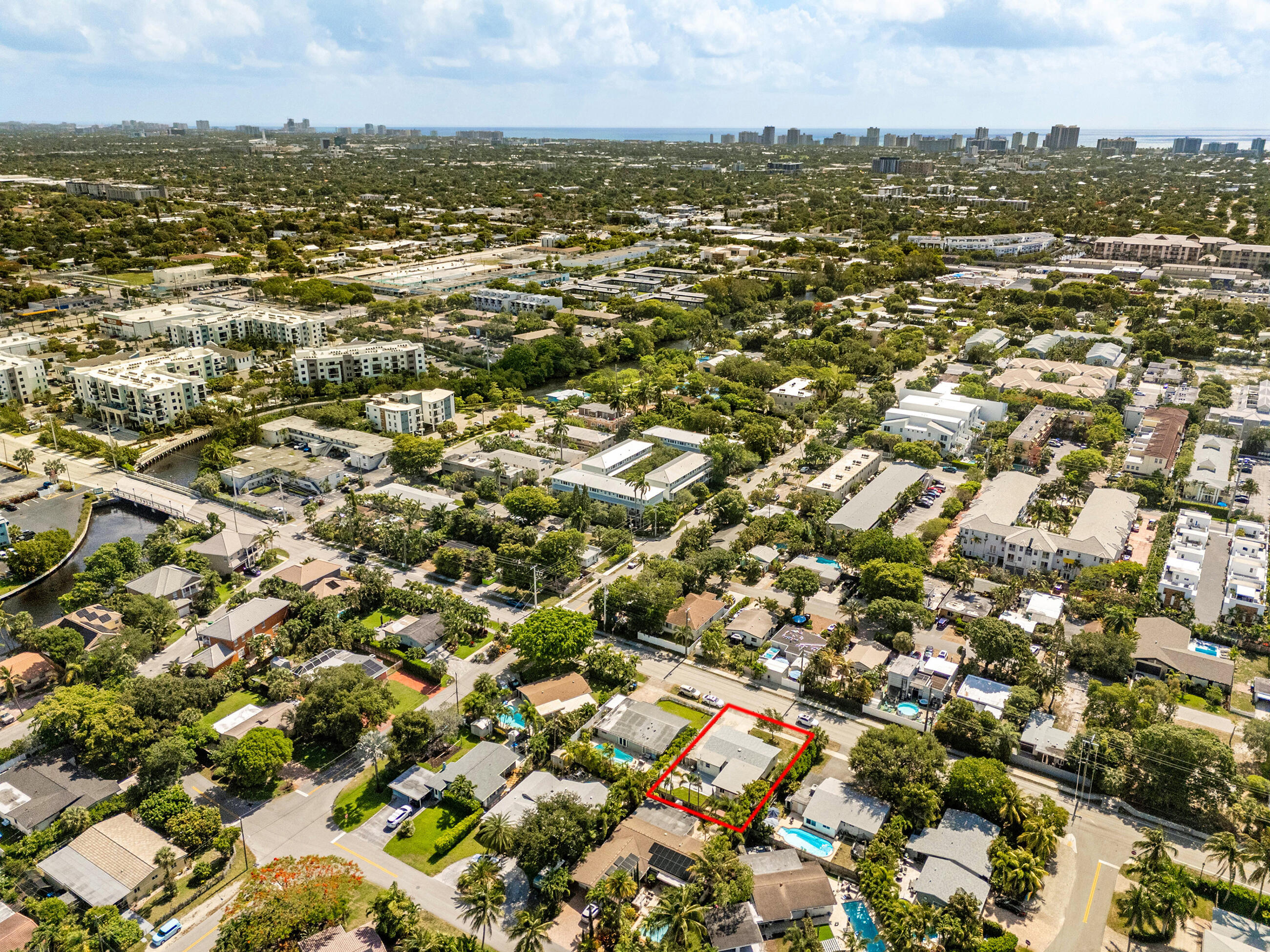 TROPICAL MANORS - Residential