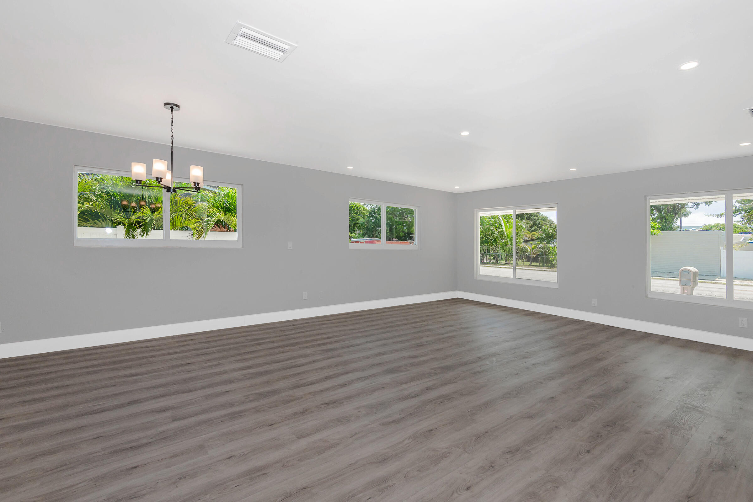 TROPICAL MANORS - Residential