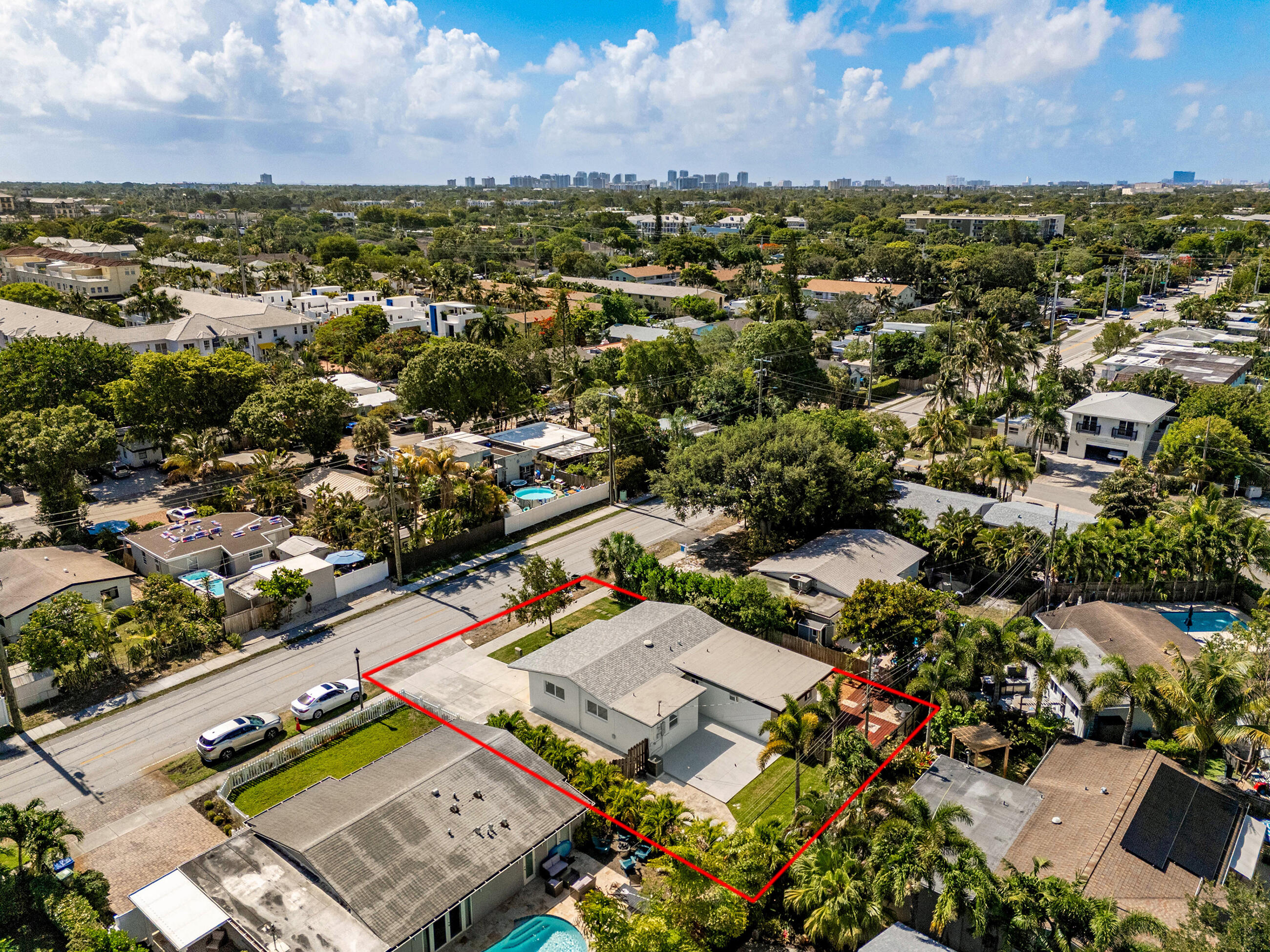 TROPICAL MANORS - Residential