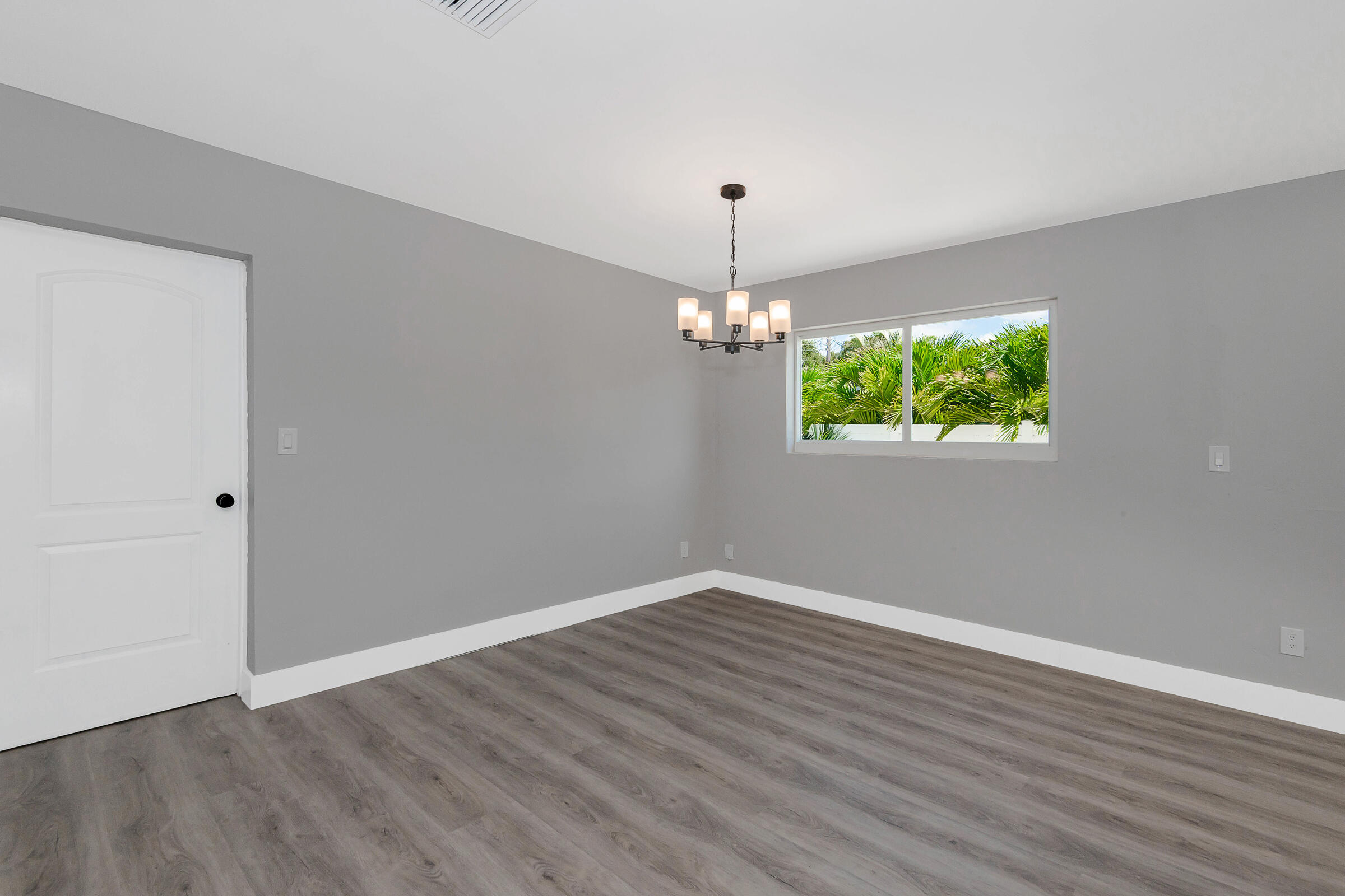 TROPICAL MANORS - Residential