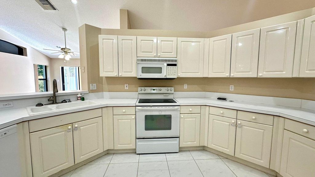 Photo of 10388 Lexington Circle S, Boynton Beach, FL 33436 (MLS # R10995455)