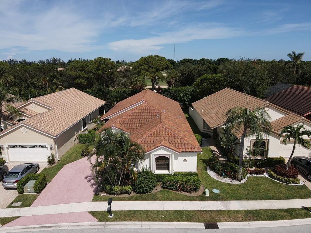 Photo of 10388 Lexington Circle S, Boynton Beach, FL 33436 (MLS # R10995455)