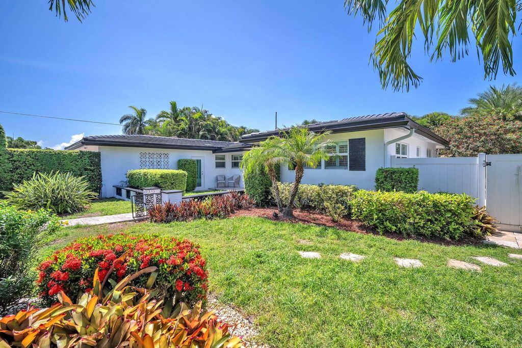 Photo of 850 W Camino Real Real, Boca Raton, FL 33486 (MLS # R11119829)