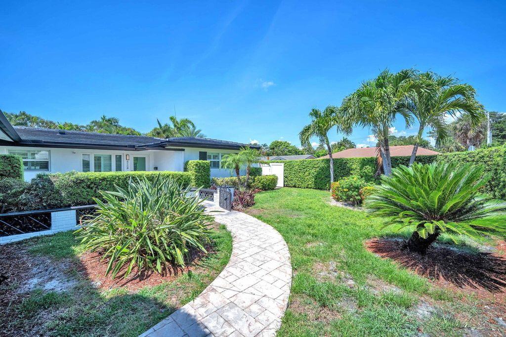 Photo of 850 W Camino Real Real, Boca Raton, FL 33486 (MLS # R11119829)
