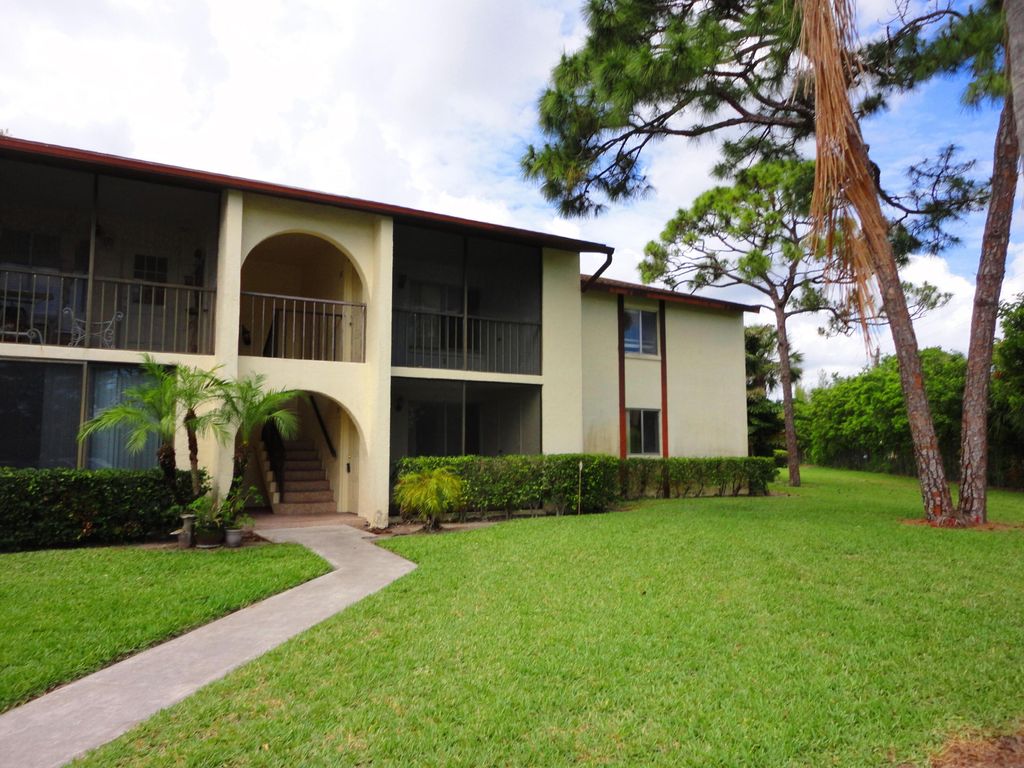 Photo of 4801 Sable Pine Circle #D1, West Palm Beach, FL 33417 (MLS # B26025502)