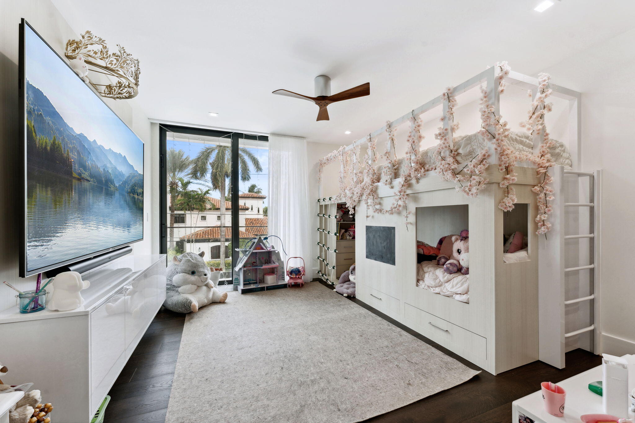 CORAL ISLES - Residential