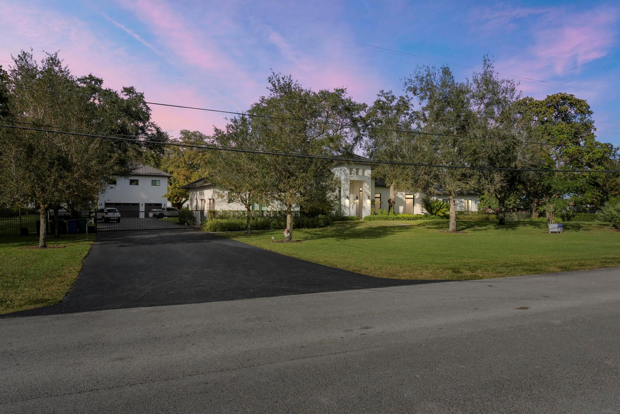 SUNSHINE RANCHES - Residential