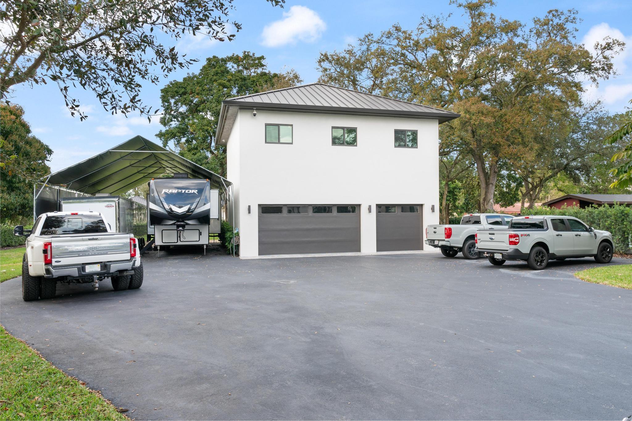 SUNSHINE RANCHES - Residential