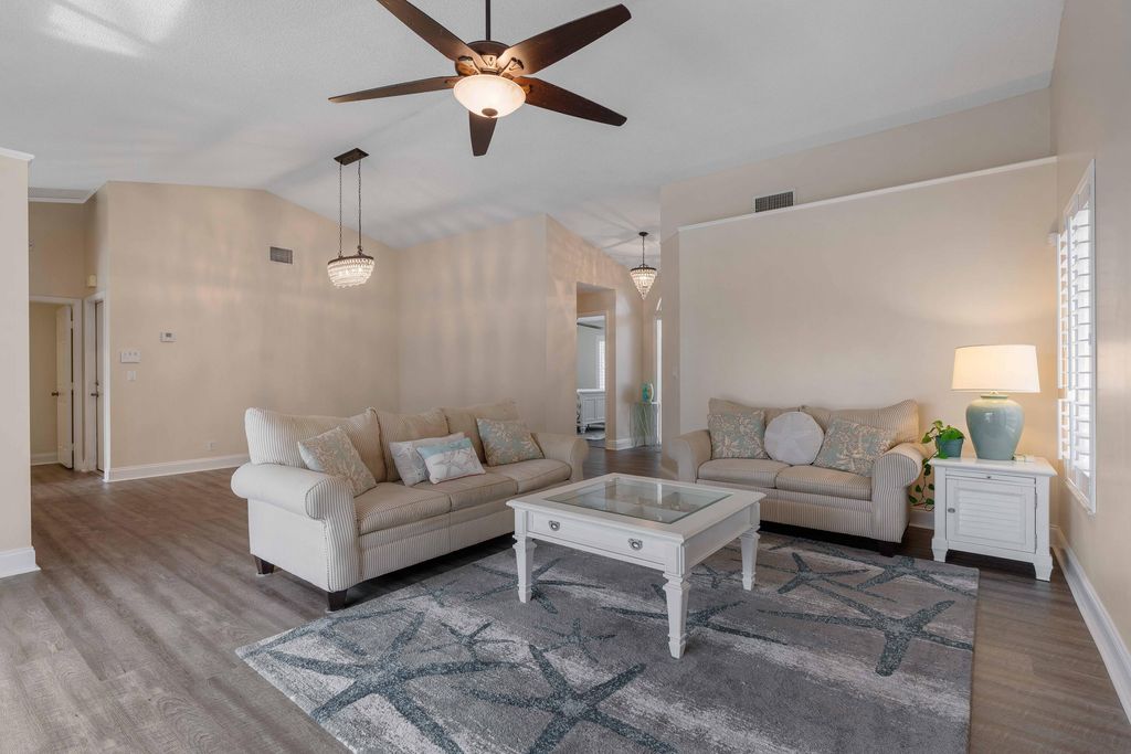 Photo of 10180 Plum Street, Palm Beach Gardens, FL 33410 (MLS # R10954619)