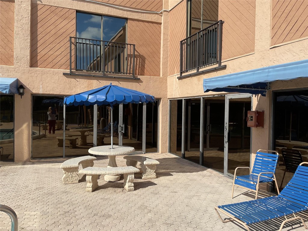 Palm Lakes condo - Residential