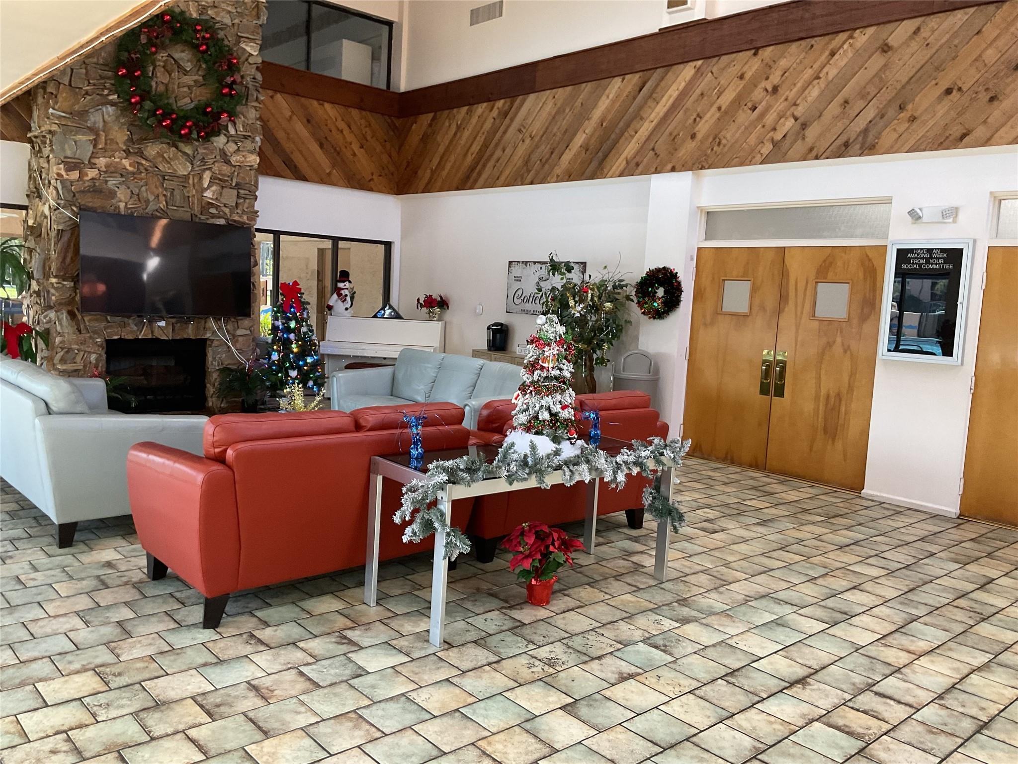 Palm Lakes condo - Residential