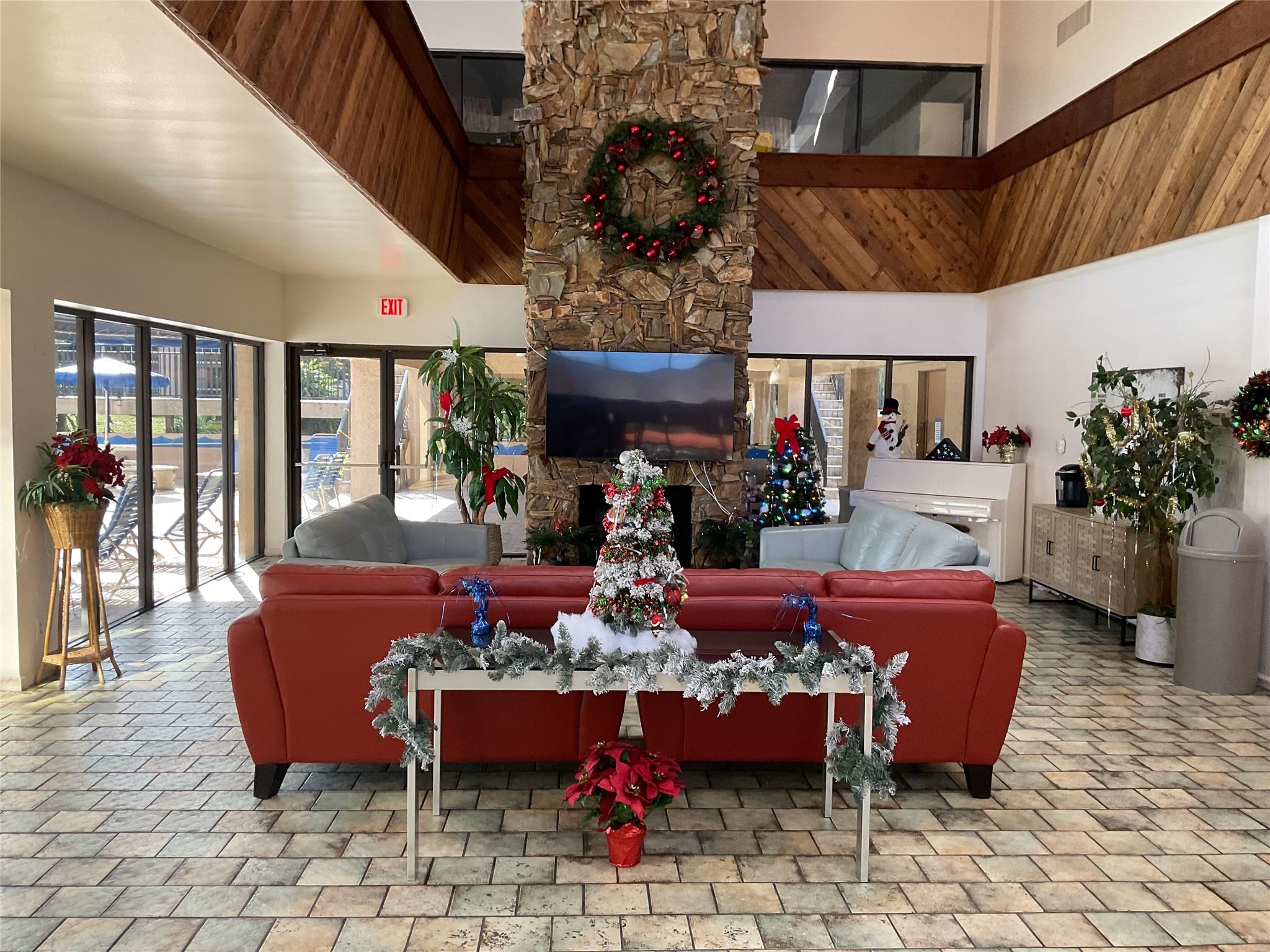 Palm Lakes condo - Residential