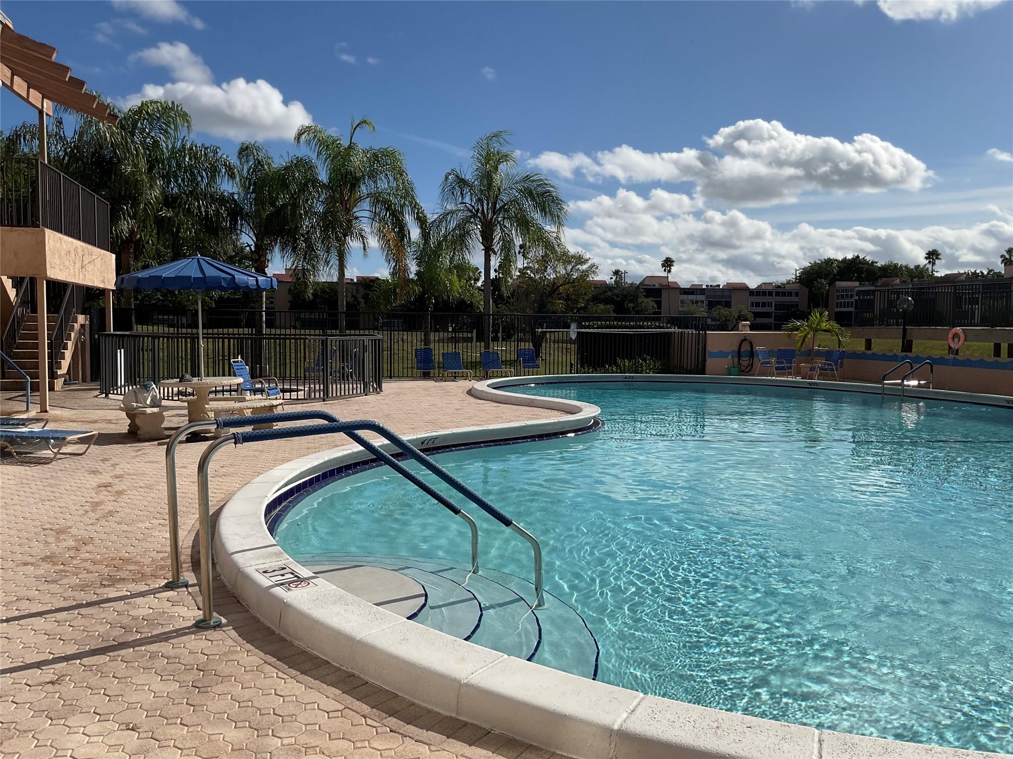 Palm Lakes condo - Residential