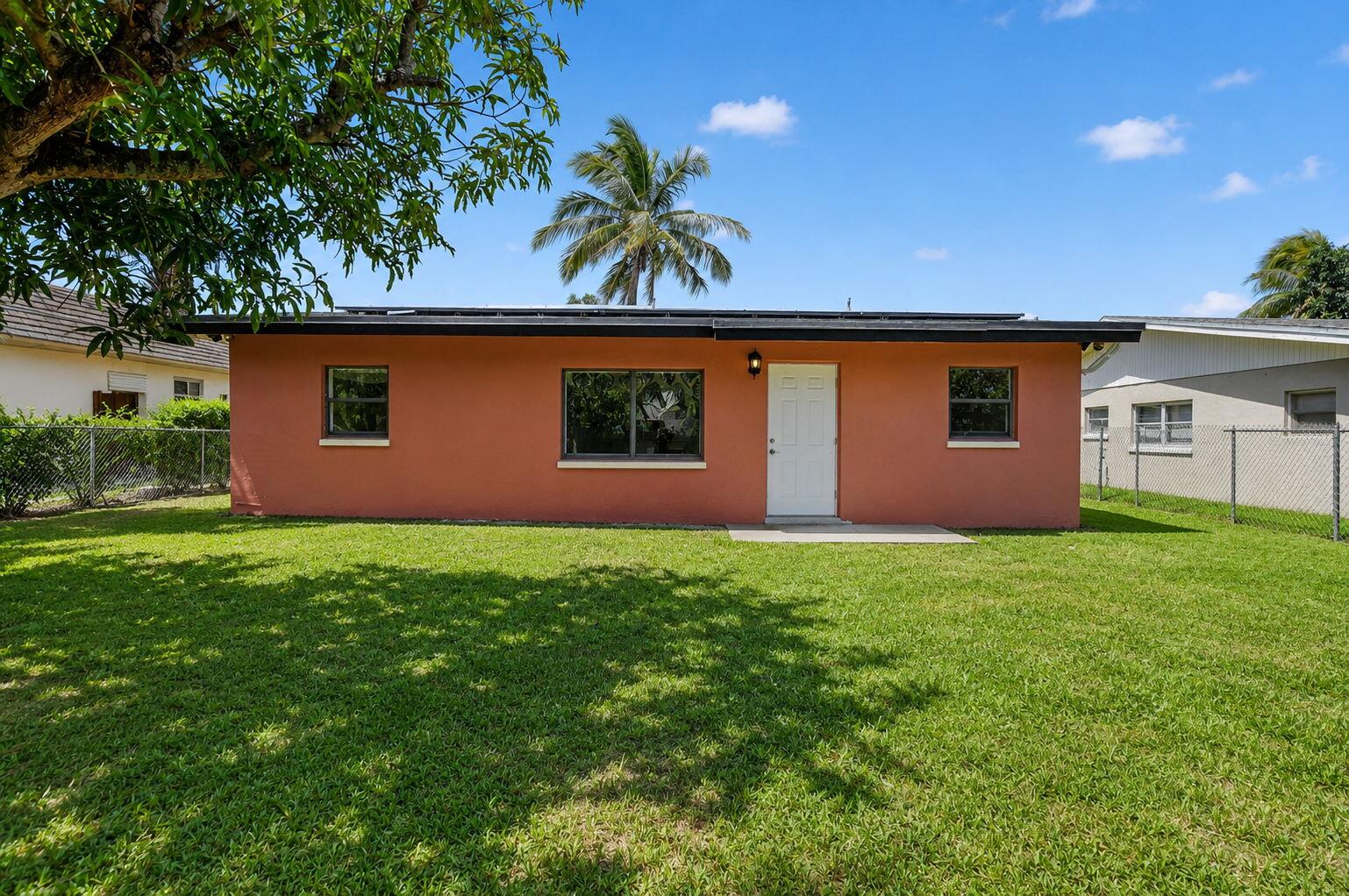 816 SW 3RD Court