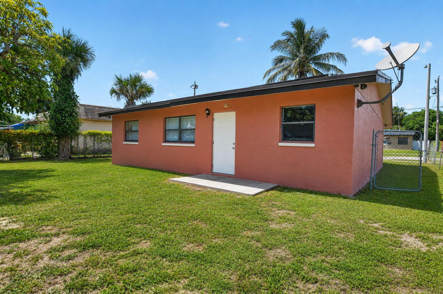 816 SW 3RD Court