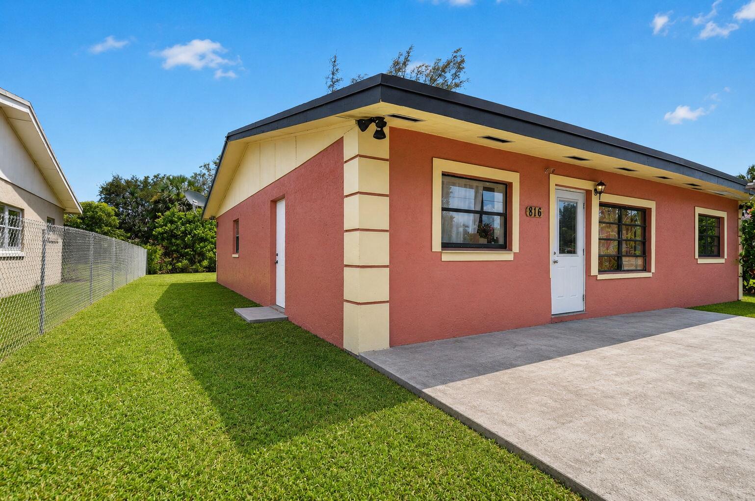 816 SW 3RD Court