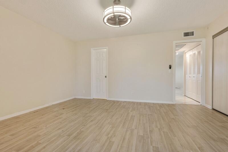 View photos, virtual tours, details... 4028 Berkshire B 4028