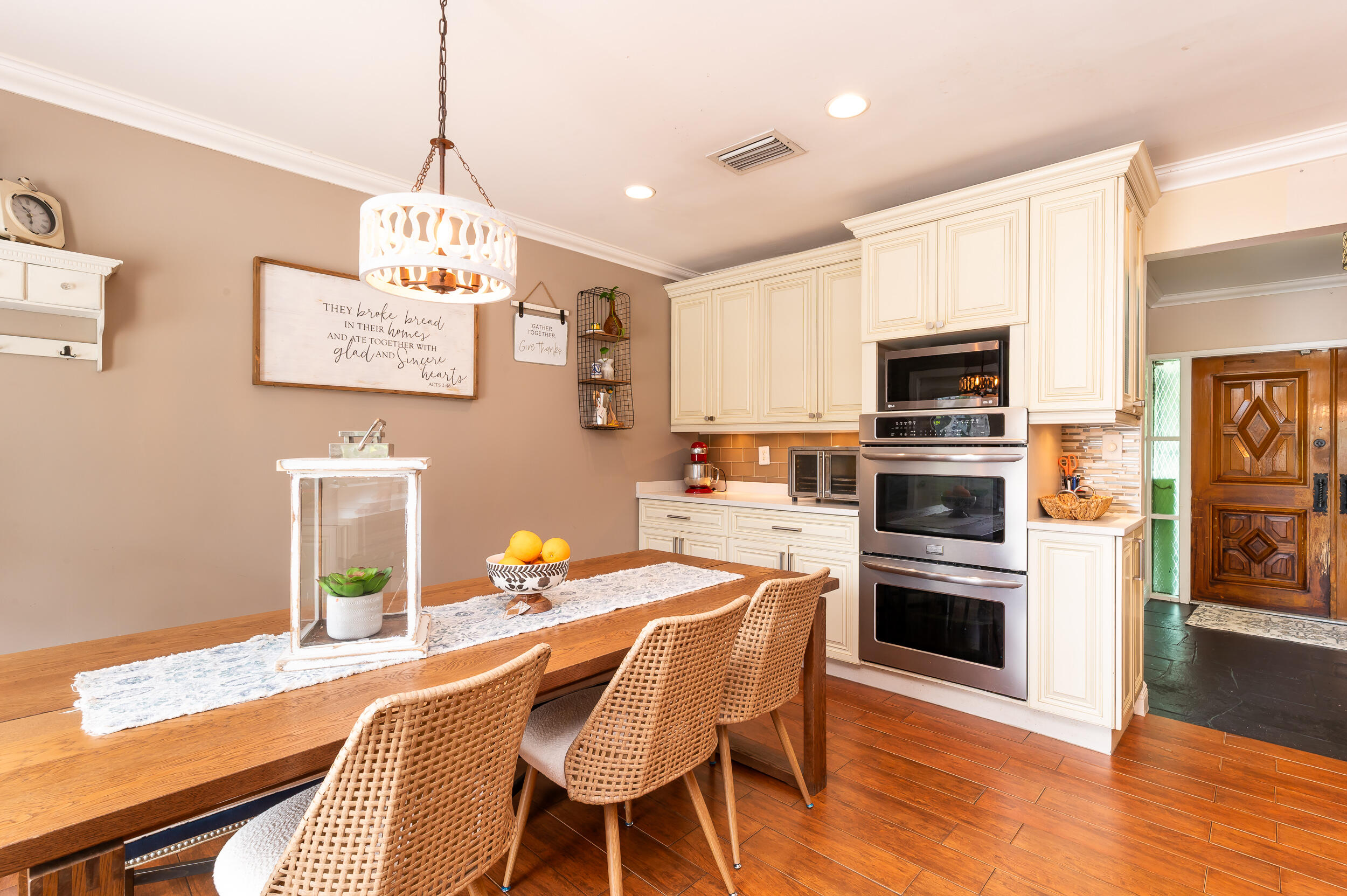 HOLLYWOOD HILLS - Residential