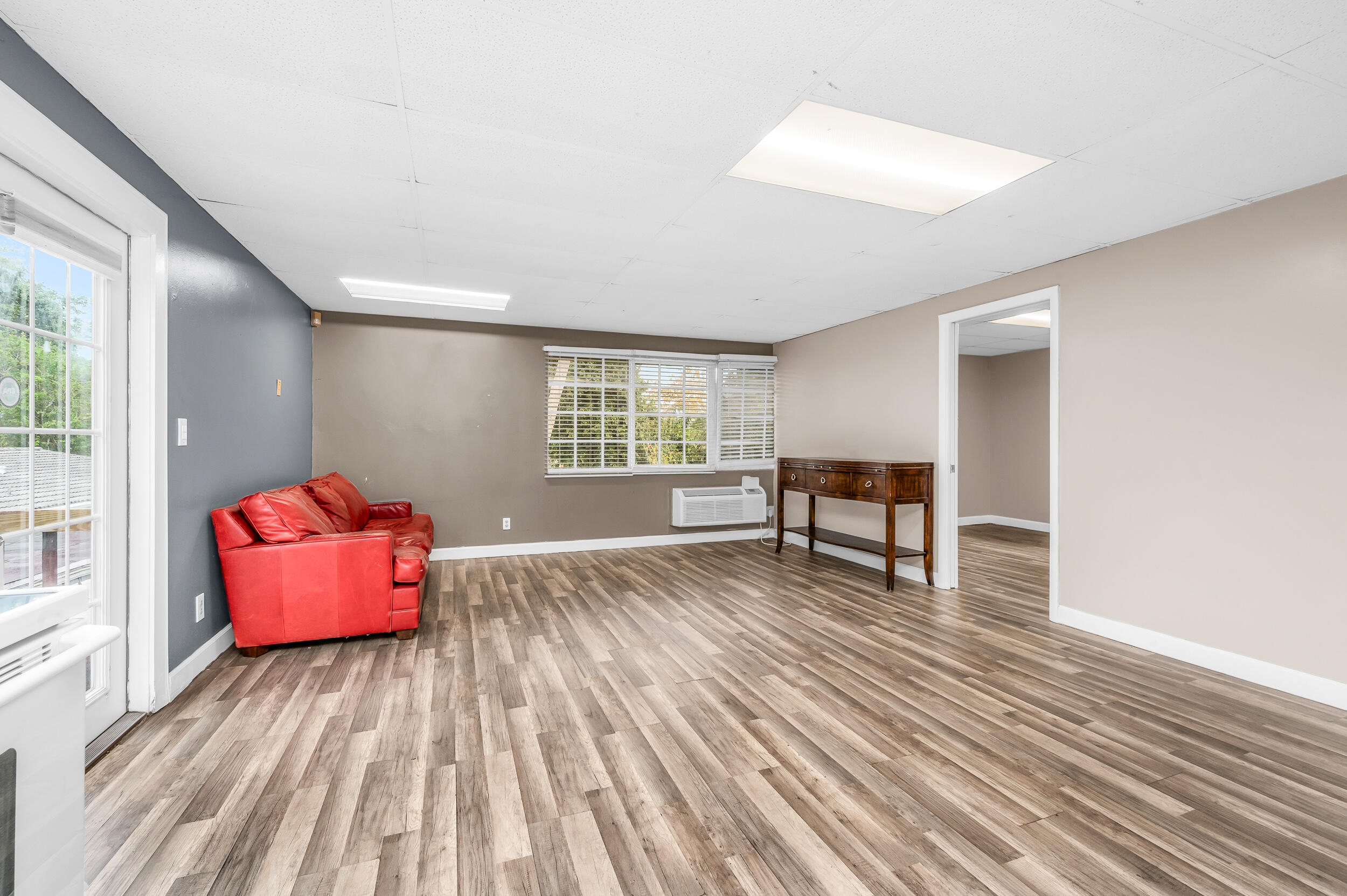 HOLLYWOOD HILLS - Residential