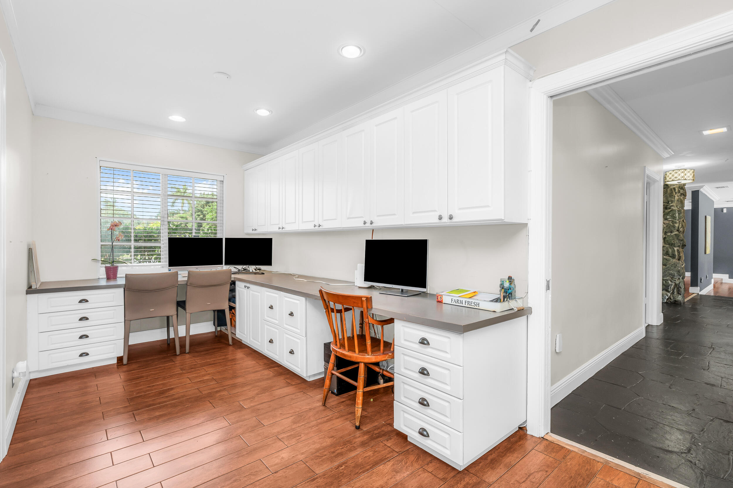 HOLLYWOOD HILLS - Residential